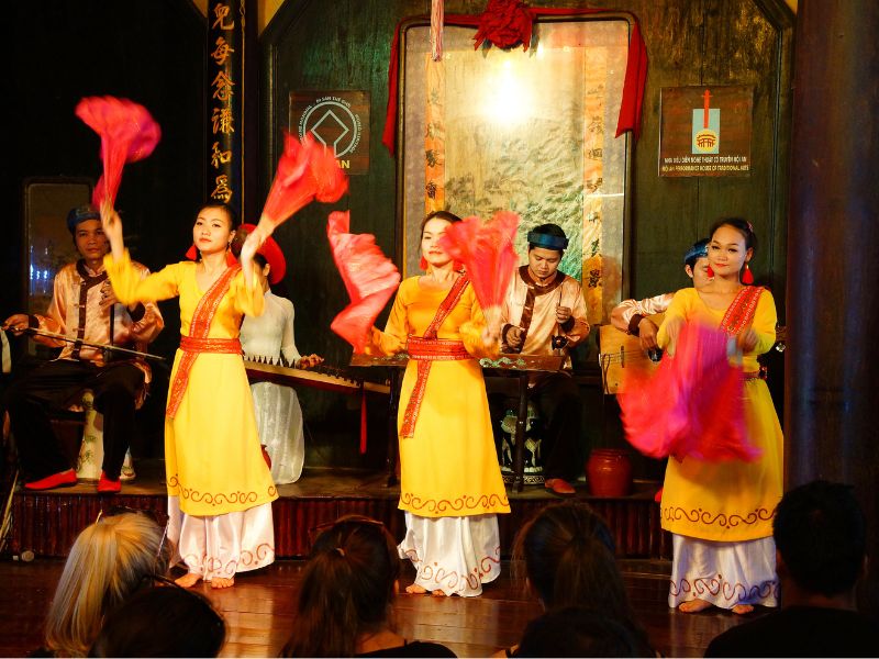 Vietnamese Fan Dance - Hobsons Bay